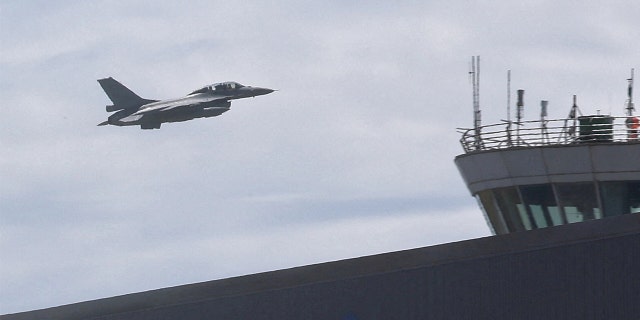 A F16v aircraft flies past an airbase in Hualien, Taiwan, August 18, 2022. 