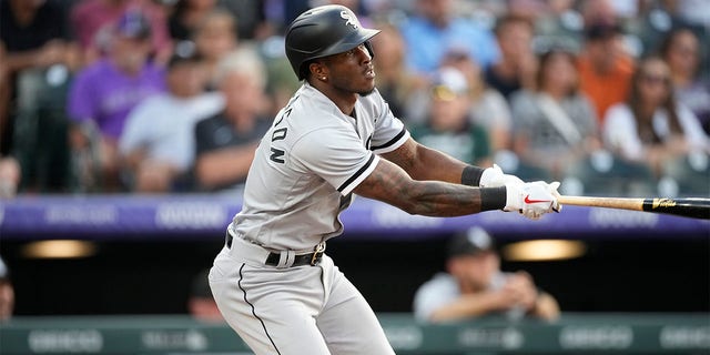 Chicago White Sox's Tim Anderson follows the flight of his double off Colorado Rockies starting pitcher German Marquez in the third inning of a baseball game Tuesday, 7月 26, 2022, デンバーで. 