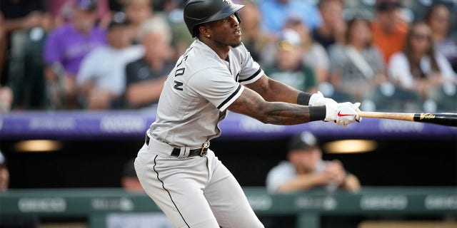 Chicago White Sox's Tim Anderson follows the flight of his double off Colorado Rockies starting pitcher German Marquez in the third inning of a baseball game Tuesday, 7月 26, 2022, デンバーで.