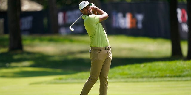 Tony Finau hits his second shot onto the seventh green during the final round of the Rocket Mortgage Classic golf tournament, Sunday, July 31, 2022, in Detroit. 
