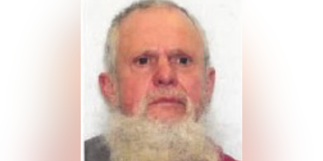 Händelsen inträffade den 3 augusti när Donald Eugene Hood, Jr., 66, påstås vandalisera Kingdom Celebration Center i Gambrills, Maryland, ungefär klockan 21:15, enligt Anne Arundel County Police Department.