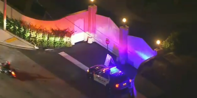 Aerial footage of police stationed outside of Mar-a-Lago during FBI raid