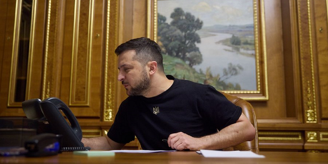 Le président ukrainien Volodymyr Zelenskyy s'entretient avec le président Biden le jeudi 25 août.