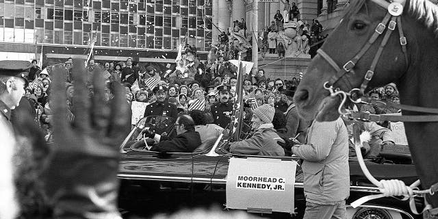 The car was used during the ticker tape parade held for the Americans who were held hostage in Iran for 444 giorni.
