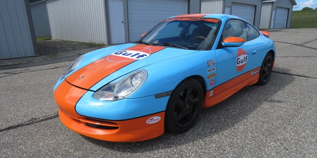 Hultman's car collection included this 2001 Porsche Carrera 911 Coupe.
