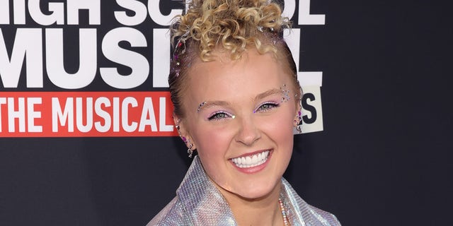 JoJo Siwa revisited her 2018 incident with Justin Bieber by calling him out on TikTok.