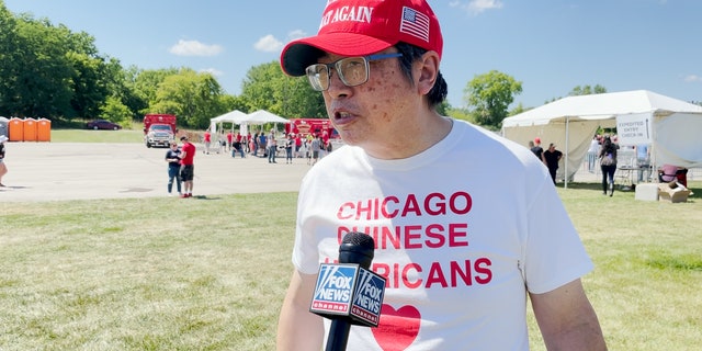 oseph, un inmigrante chino, explica por qué quiere que Trump se postule a la presidencia en 2024.