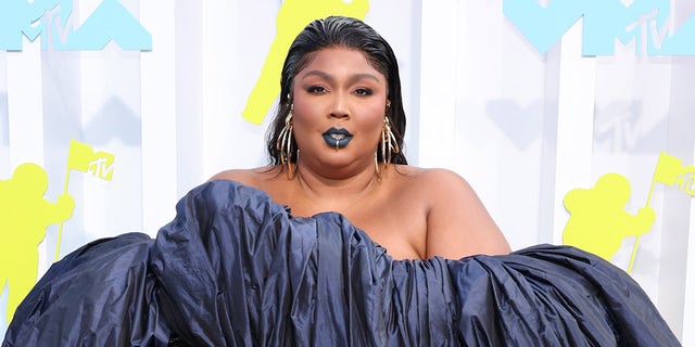 Lizzo wore a strapless black dress to the Video Music Awards on Sunday