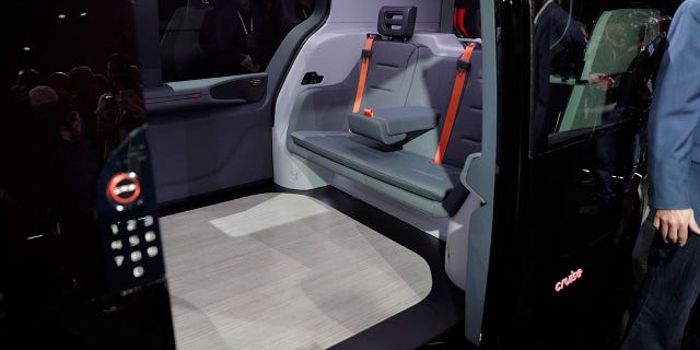 The Origin prototype did not feature self-cleaning technology.