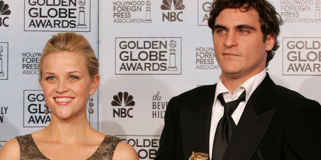 Reese Witherspoon a joué aux côtés de Joaquin Phoenix dans "Marcher sur la ligne."