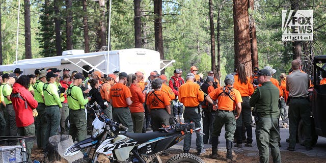 Authorities brief a search-and-rescue team ahead of Tuesday morning's search for missing Kiely Rodni near Lake Tahoe.