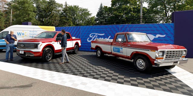 Jay Leno Recreated Sam Walton s 1979 Ford Pickup With An Electric F 150 jay-leno-recreated-sam-walton-s-1979-ford-pickup-with-an-electric-f-150