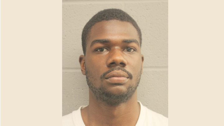 Houston murder suspect was out on felony bond when he shot a Texas man during an argument Houston murder suspect was out on felony bond when he shot a Texas man during an argument