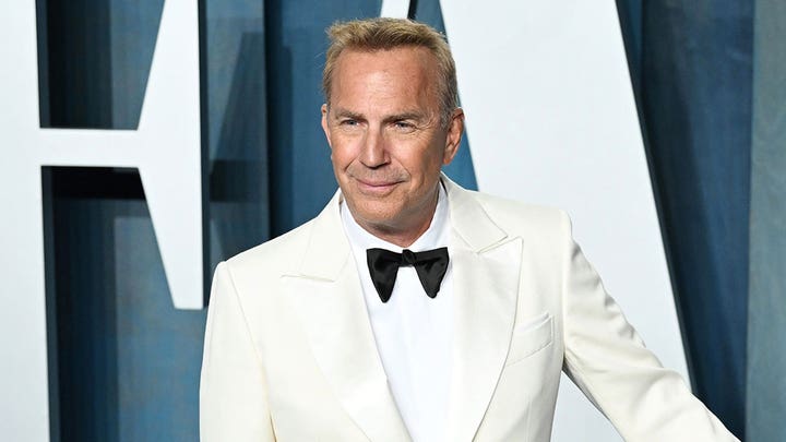 ‘Yellowstone’ star Kevin Costner plays sold-out performance