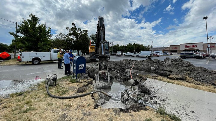Utah man arrested after stealing excavator, digging up grocery store parking lot in Salt Lake City: police Utah man arrested after stealing excavator, digging up grocery store parking lot in Salt Lake City: police