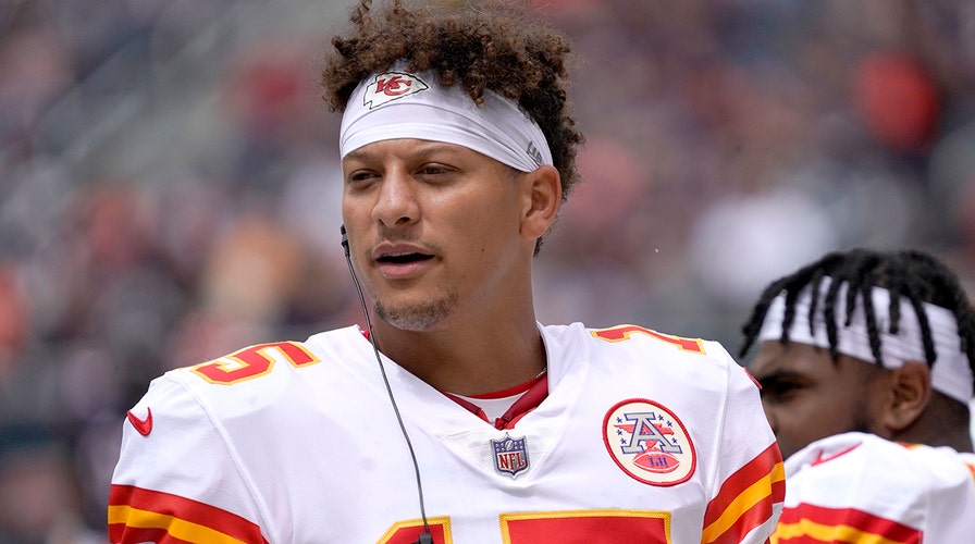 Patrick Mahomes Honors Len Dawson With Famed 'choir Huddle' | Fox News