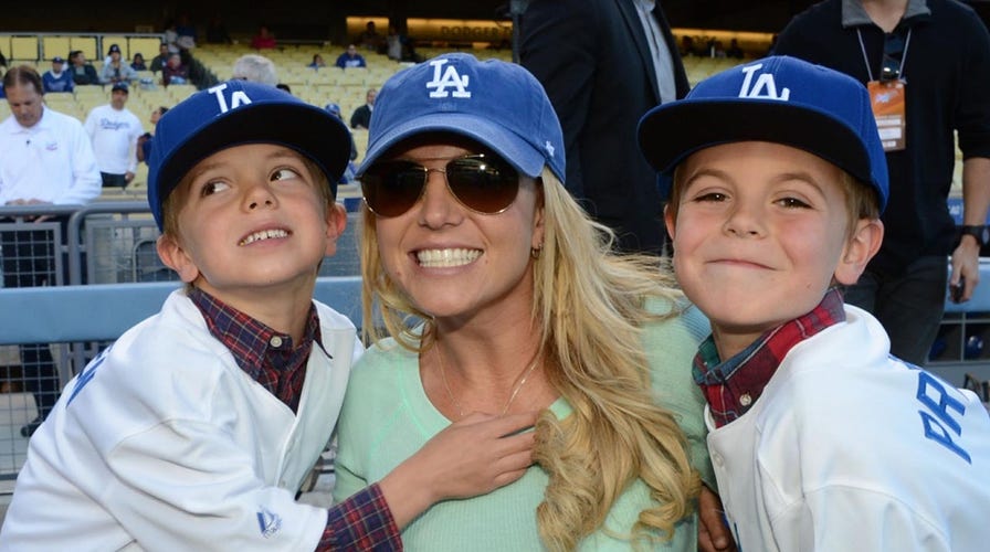 britney-spears-with-sons-2013-2.jpg?ve=1