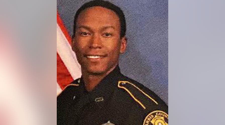 Texas off-duty deputy constable killed in shooting after picking up dinner for his family: authorities