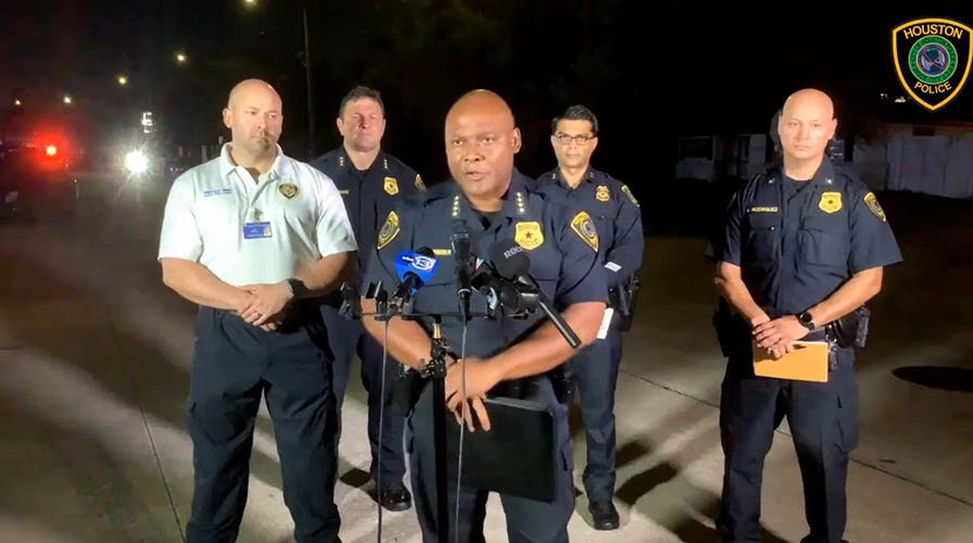 Four Dead In Houston Shooting Including Gunman After Suspect Set Fire   Houston Pd Briefing 