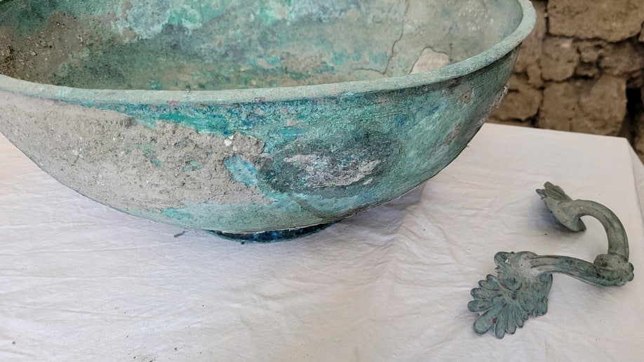 A beautiful bowl found in Pompeii ruins