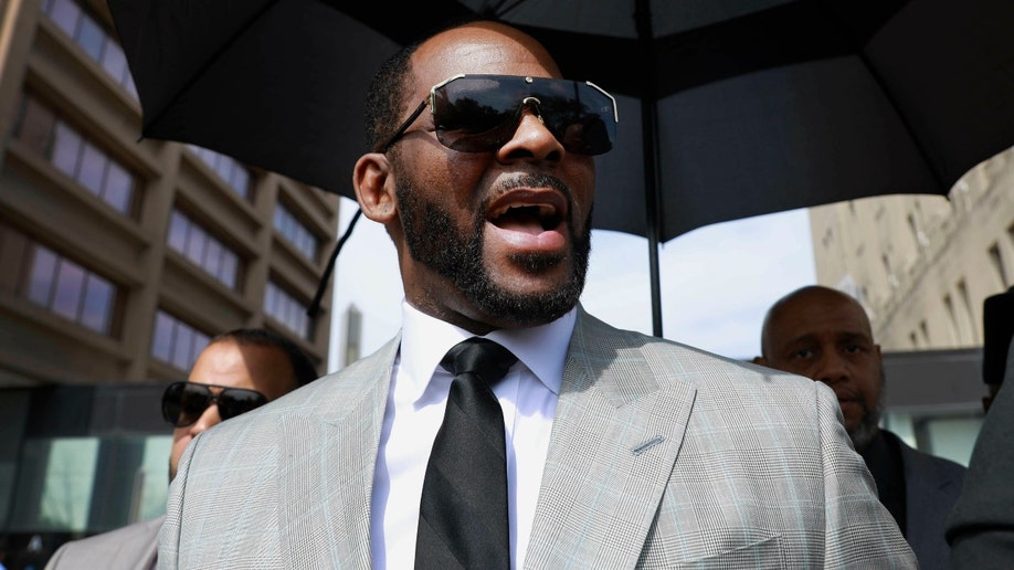 R. Kelly found guilty: R&B singer convicted on multiple counts of child porn, enticement R. Kelly found guilty: R&B singer convicted on multiple counts of child porn, enticement