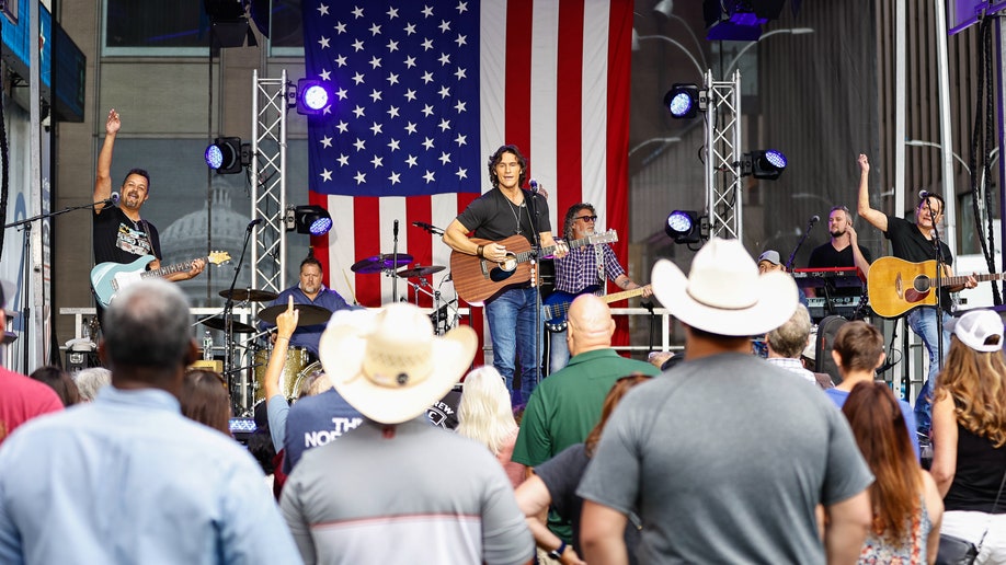 Country singer Joe Nichols