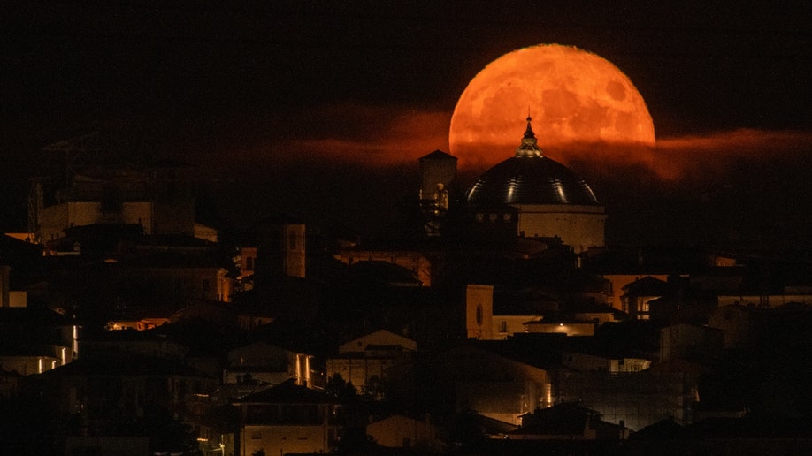 The full moon in Italy