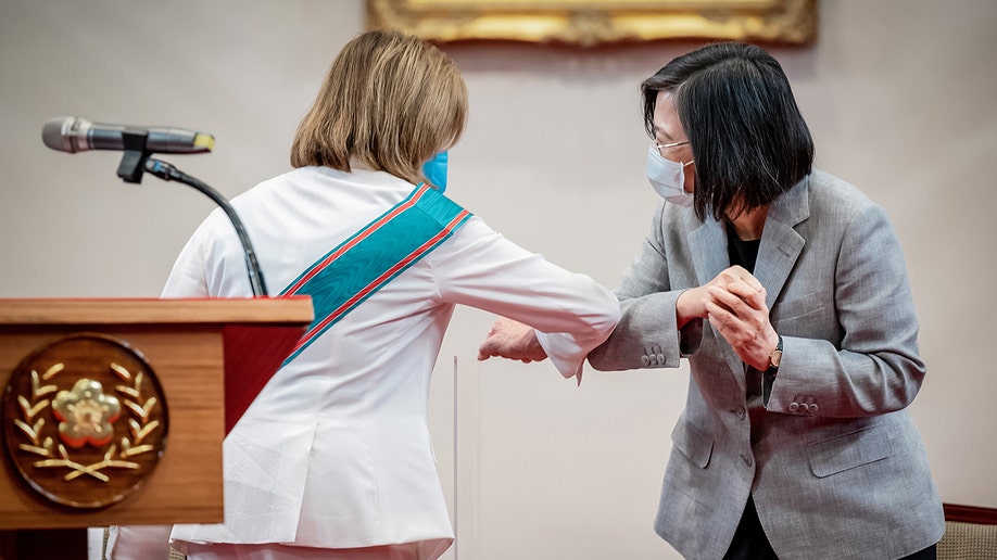 A photo of Pelosi bumping elbows with the Taiwan president