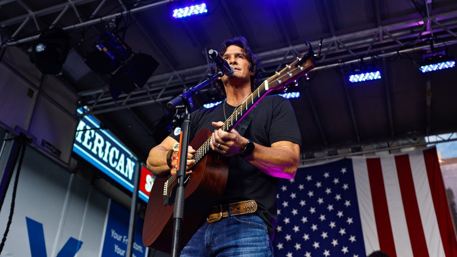 Country singer Joe Nichols