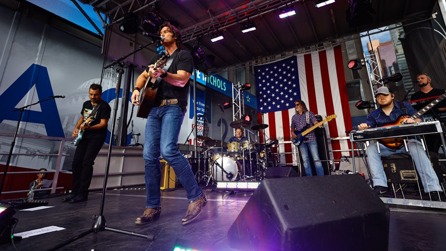 Country singer Joe Nichols