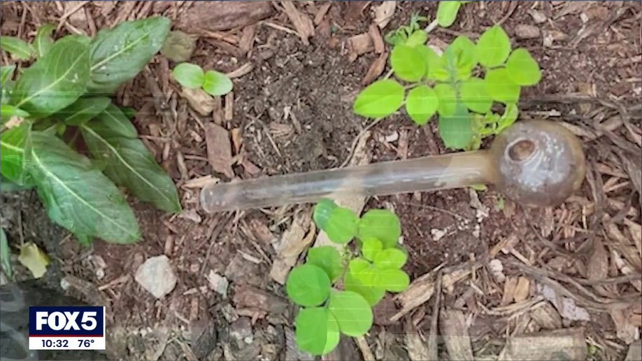 A glass drug pipe