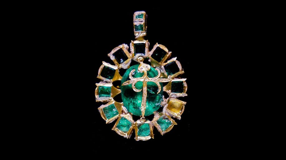 spanish emerald pendant