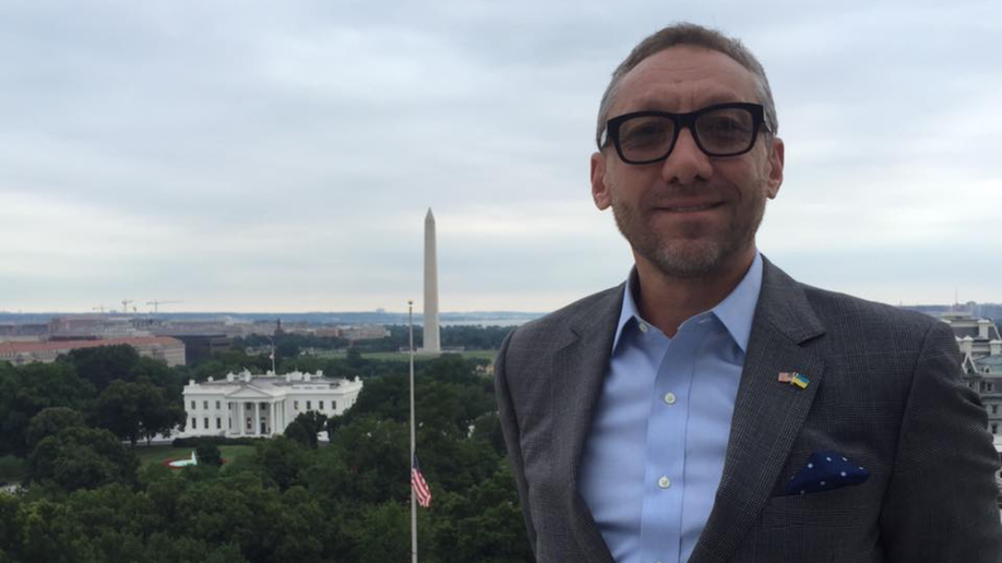 Dan Rapoport outside of Washington Monument