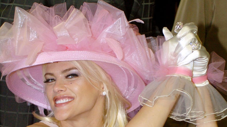 Anna Nicole Smith at the 2004 Kentucky Derby 