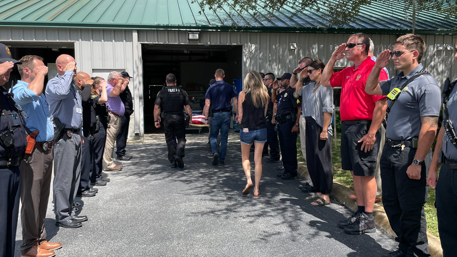 Lakes Wales, Florida police members salute fallen K-9 killed in line of duty