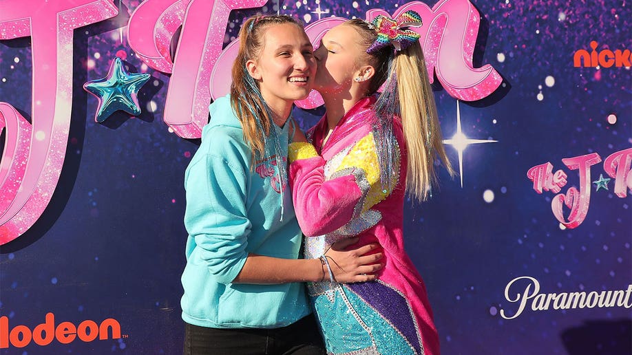 Is JoJo Siwa In A Relationship? Inside The Former 'Dance Mom' Star's ...