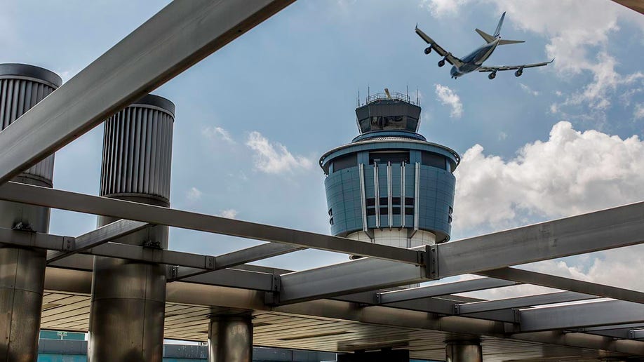 LaGuardia Airport on X: ❌ Airport Access Closing ❌ Exit 6