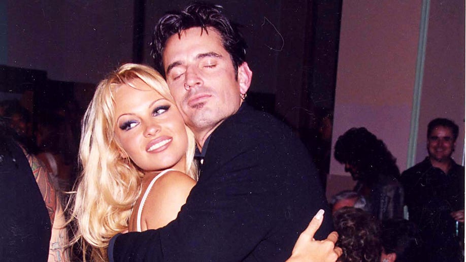 Tommy Lee hugging Pamela Anderson at the 1995 Grammy Awards A&M Party