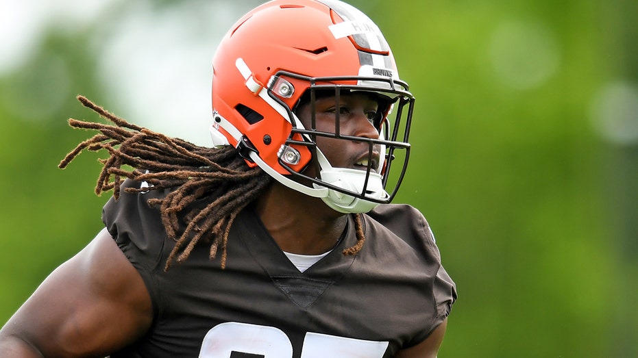 Browns RB Nick Chubb out for season; Kareem Hunt could return