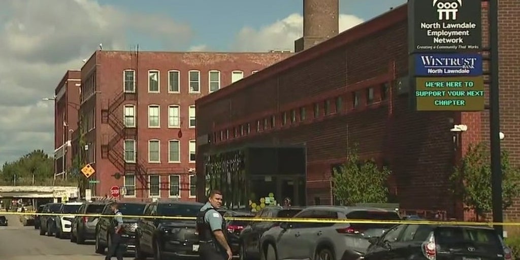 Chicago police shoot intruder breaking into station through fire escape, allegedly pointing gun at cops - Vimarsana News