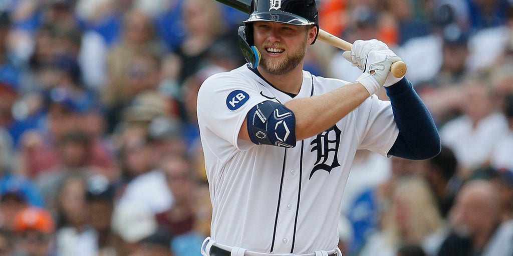 DETROIT, MI - JUNE 12: Detroit Tigers right fielder Austin Meadows (17)  bats against the Toronto Blue Jays on June 12, 2022 at Comerica Park in  Detroit, Michigan. The Blue Jays defeated