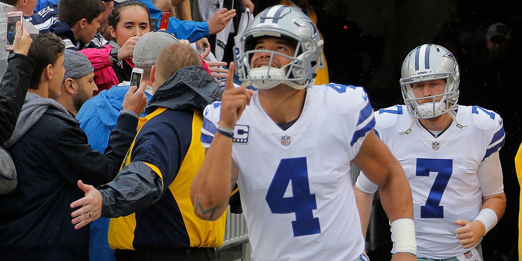 WATCH: Cowboys fan hilariously enters Walmart on horseback wearing