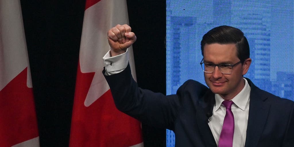 Conservative Canadian leader goes viral for munching on apple while calmly batting down reporter's questions - Vimarsana News