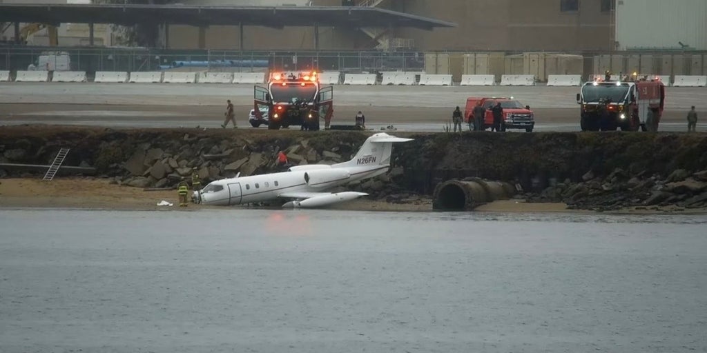Plane crashes into San Diego Bay in California - Vimarsana News