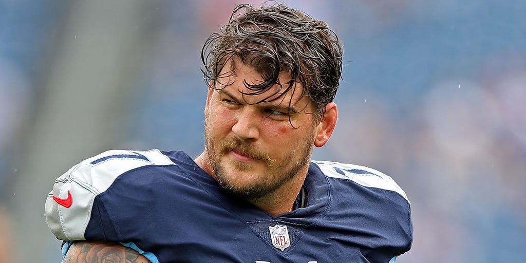 Taylor Lewan calls out 'overreaction' to Titans-trash bag pic