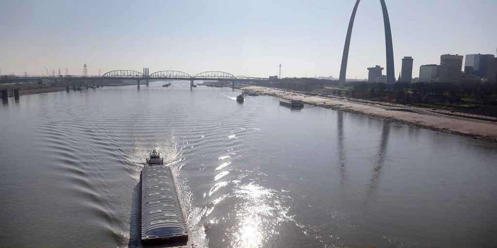 Low water levels on Mississippi River expected to cause barge traffic - Vimarsana News