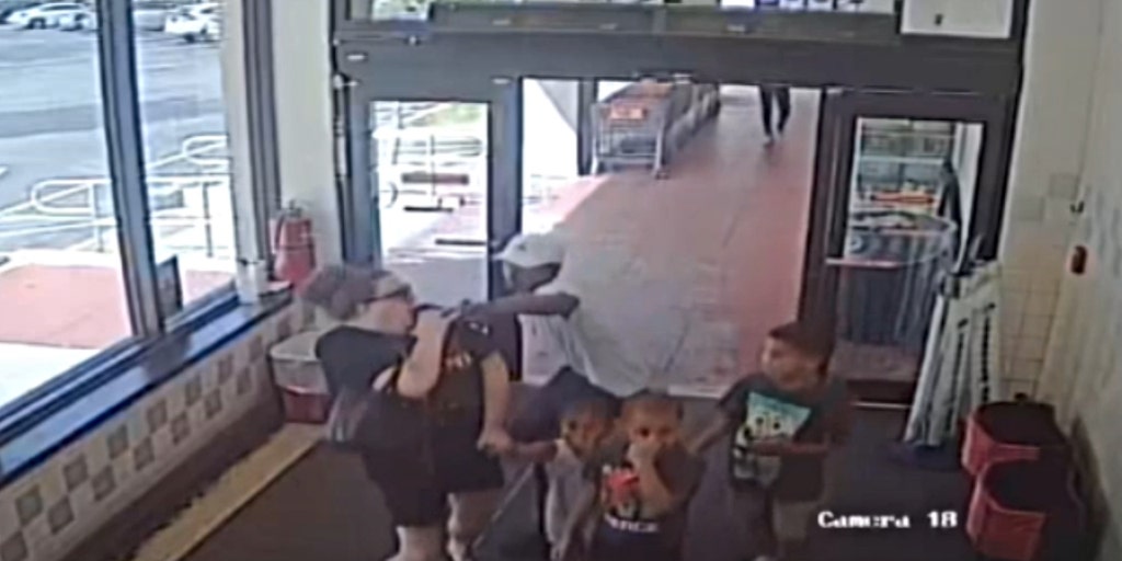 Florida man attacks mother in front of 3 children at grocery store - Vimarsana News