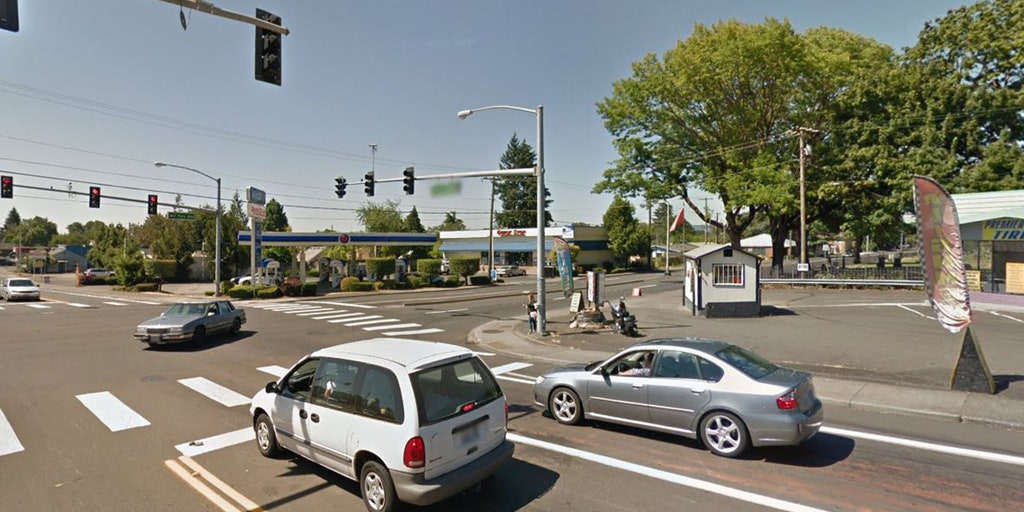Washington woman jumps out of moving car after abduction at knifepoint by man she was trying to help - Vimarsana News