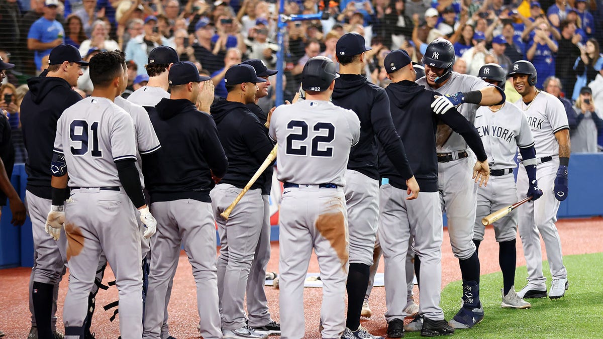 Yankees greet Aaron Judge after 61