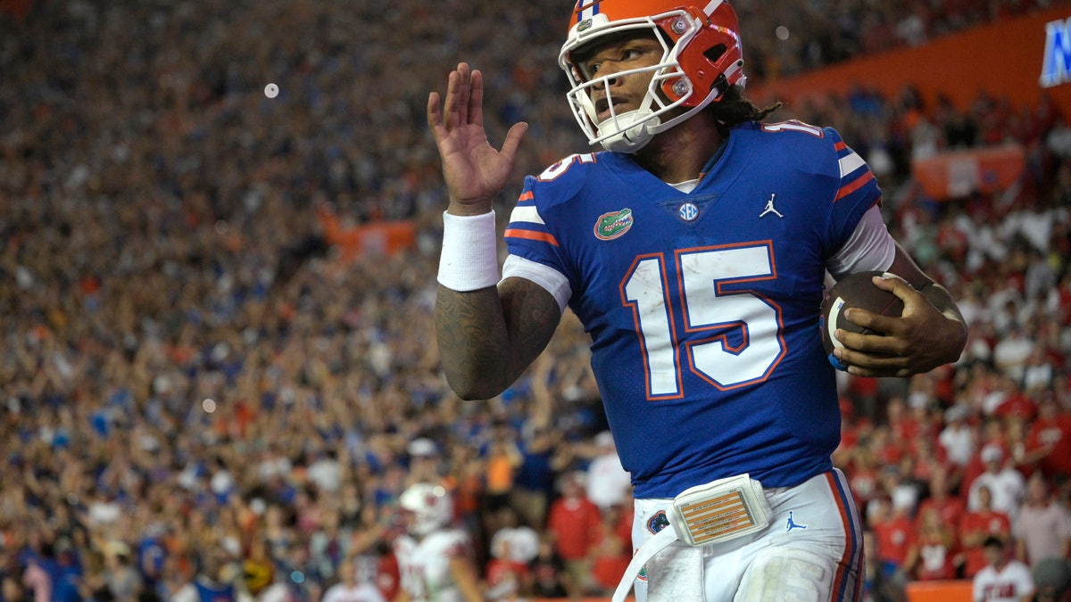 Anthony Richardson runs with ball